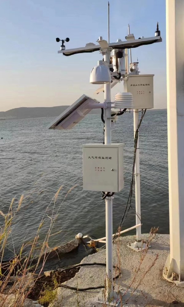 Fishery installation water quality monitoring sensor and control system